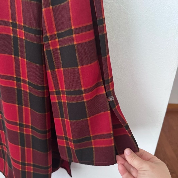 Ann Taylor red plaid blouse with button detail on sleeve Size Large - Picture 4 of 6